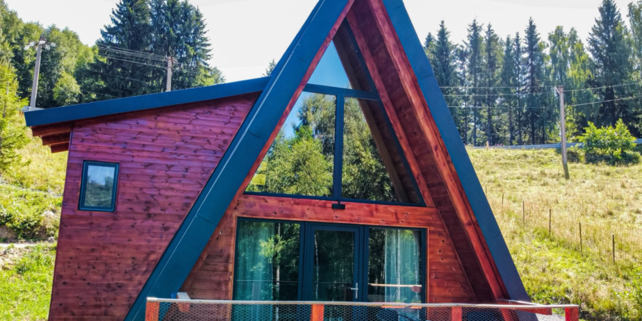 Complex turistic de vânzare – 3 cabane A-frame – Moeciu de Jos, Culoarul Rucăr-Bran
