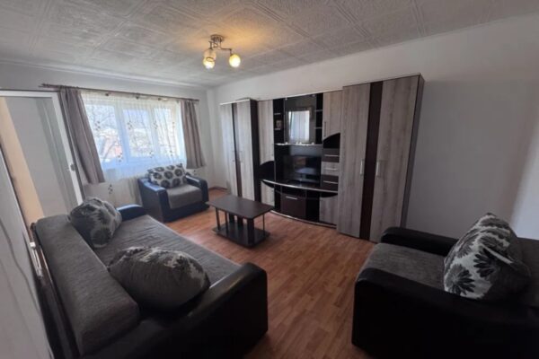 Apartamenr 2 camere decomandat zona Tolstoi et. 3