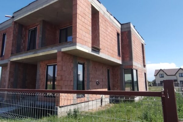 Casa deosebita zona Micești