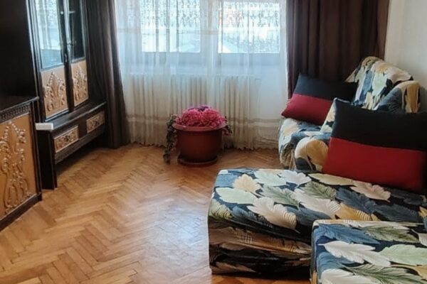 Apartament 3 camere decomandat zona Kaufland (Cetate)