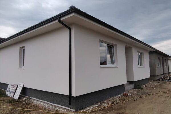 Casa de vânzare zona Arex toate utilitatile