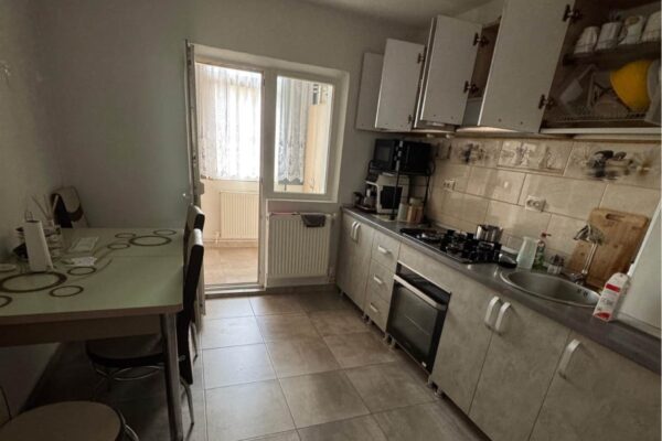 Apartament 3 camere decomandat et 1 mobilat si utilat
