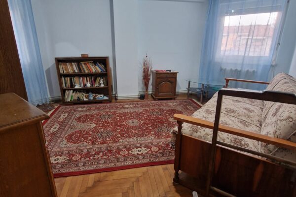 Apartament 3 camere zona Centru . Merita vazut