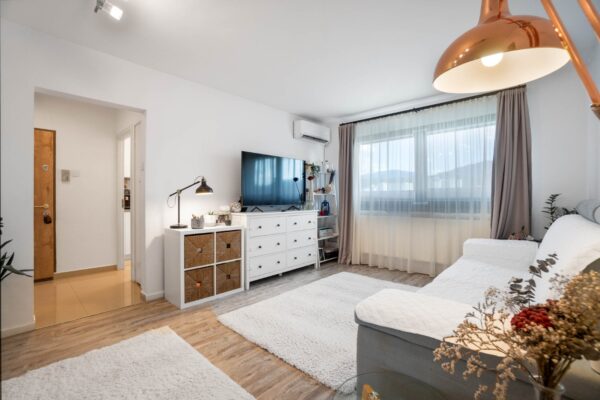 Apartament 3 camere Renovat zona bl. Garii