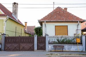 CASĂ DE VÂNZARE ÎN CIUGUD – TEREN 1.103 MP – ACCES LA DOUĂ STRĂZI - foto 2