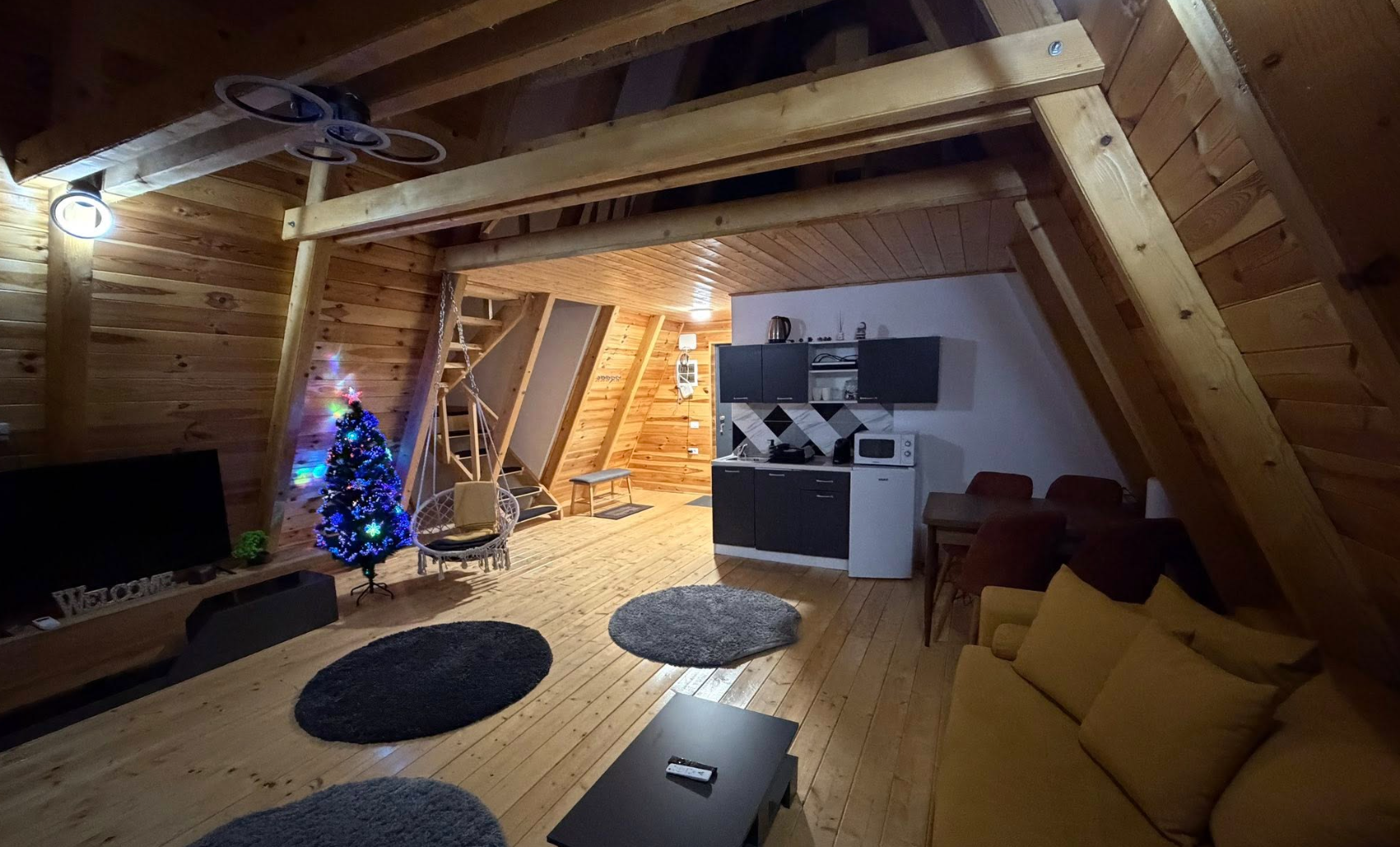 Complex turistic de vânzare – 3 cabane A-frame – Moeciu de Jos, Culoarul Rucăr-Bran