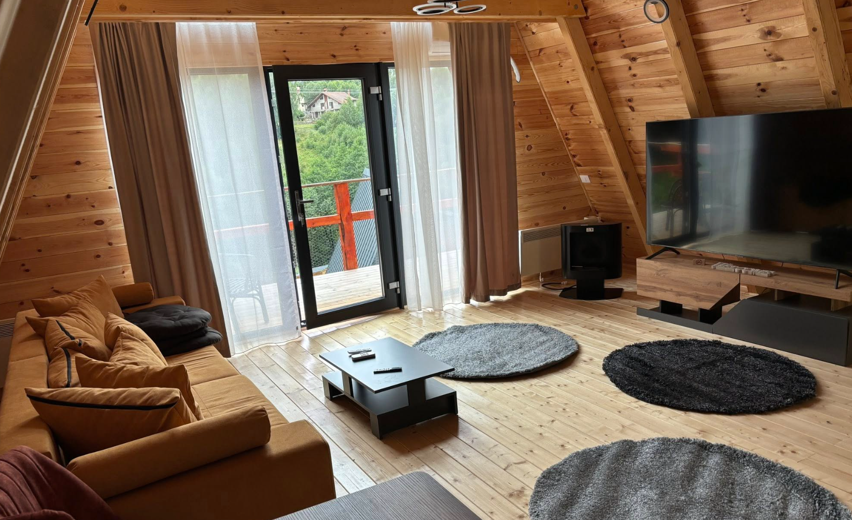 Complex turistic de vânzare – 3 cabane A-frame – Moeciu de Jos, Culoarul Rucăr-Bran