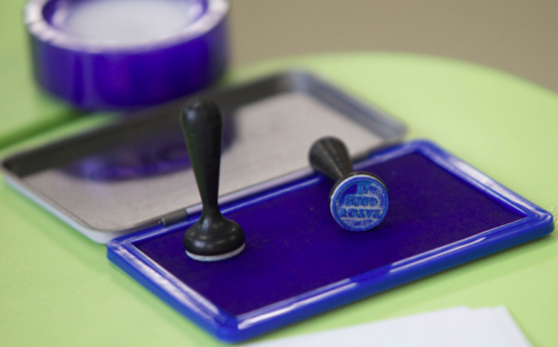 Premieră la alegerile comasate din 2024! Pe 9 iunie, alegătorii au la dispoziție și o tușieră, dacă nu se vede bine ștampila de vot. post thumbnail image