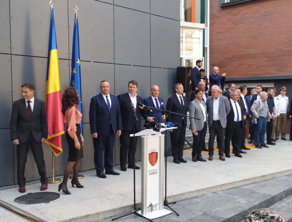 Nicolae Ciucă, președintele Senatului, a fost prezent la inaugurarea noului Liceu Tehnologic de la Sebeș post thumbnail image