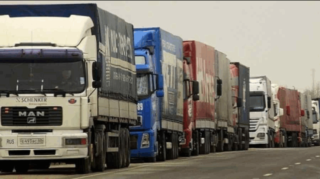 Cod roșu de caniculă: Restricții pentru camioane și trenuri încetinite. Transportatorii, trași pe dreapta în 15 județe