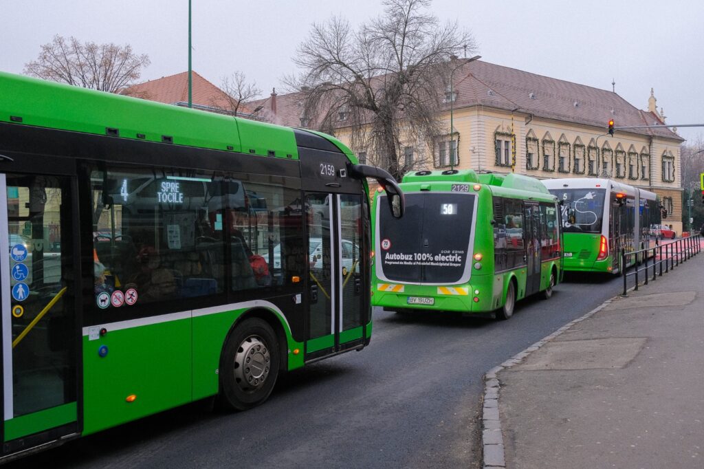 Dezmăț financiar la Brașov: salarii uriașe pentru conducerea RATBV, compania de transport subvenționată din bani publici post thumbnail image