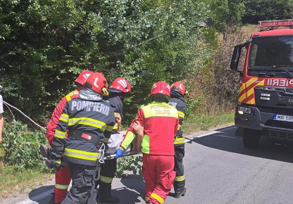 Accident rutier la ieșirea din Câmpeni spre Abrud. Intervin pompierii și echipajele medicale post thumbnail image