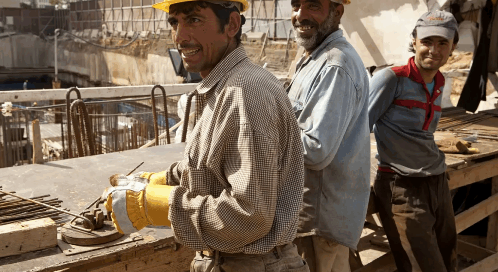 România, noul „acasă” pentru muncitorii din Asia și Africa: povești despre curaj, speranță și un trai mai bun post thumbnail image