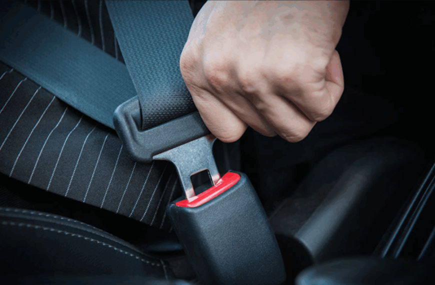 Poliția Română desfășoară controale la nivel național pentru verificarea purtării centurii de siguranță și a utilizării telefoanelor mobile la volan