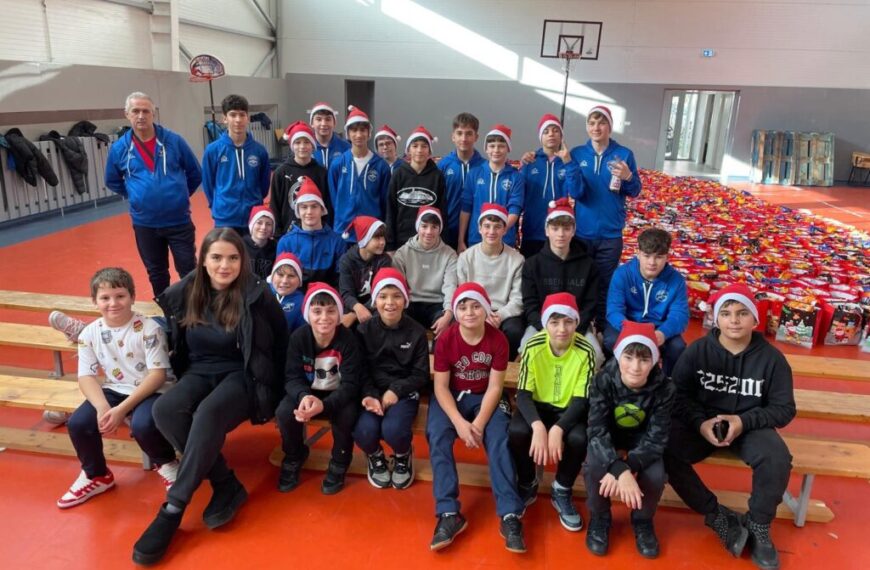 Sărbători cu zâmbete pentru copiii Municipiului Codlea. Au fost împărțite 3400 de cadouri pentru copii din instituțile de învățământ