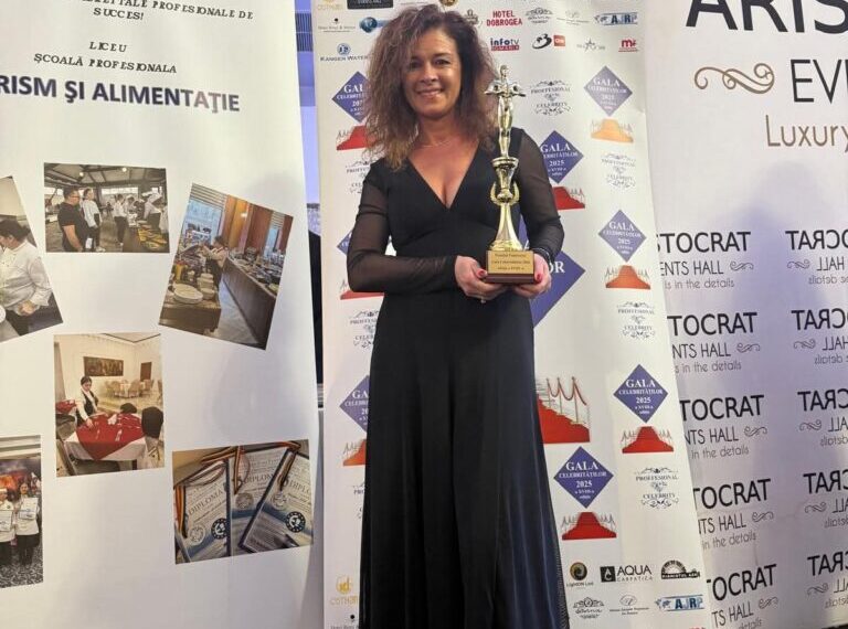 Ioana Bogățan, managerul Teatrului de „Păpuși” Prichindel, premiată la Gala Celebrităților, pentru Promovarea Culturii în Alba