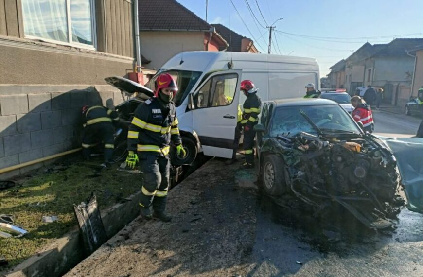 Coliziune între 3 autoturisme la Ighiu. Trei persoane au avut nevoie de îngrijiri din partea medicilor, una a fost transportată la spital
