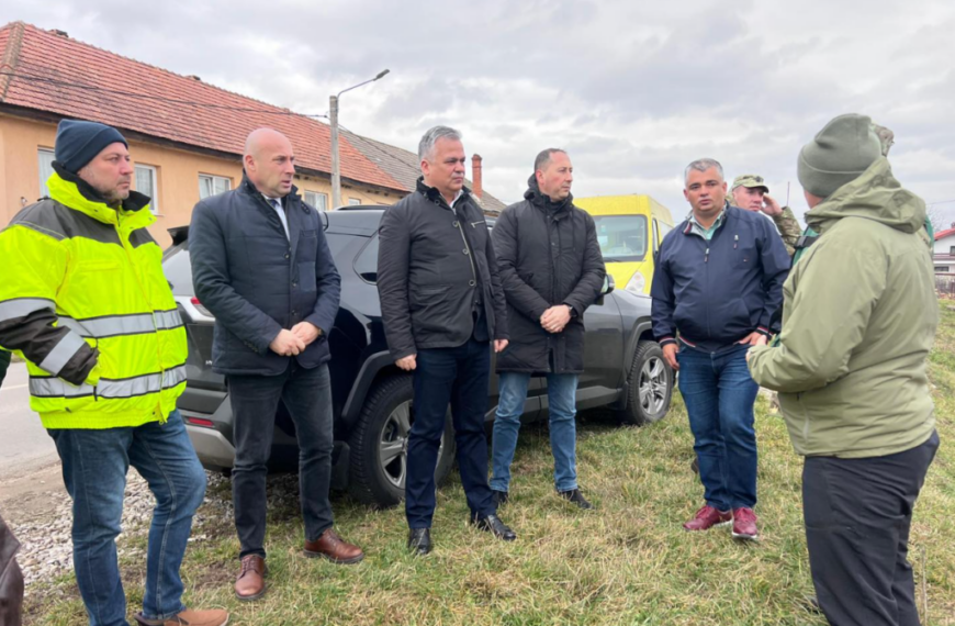 Pod de pontoane pentru locuitorii din Hărman – Podu Oltului.