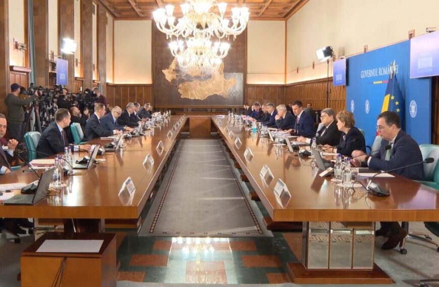 Guvernul pregătește înghețarea salariilor bugetarilor după încheierea campaniei electorale. Salariul minim, vizat și el