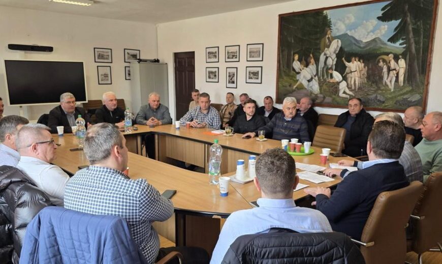 Întâlnire a prefectului Nicolae Albu cu primarii din zona Munților Apuseni. Măsuri pentru repararea mai multor drumuri și a situației cursurilor de apă