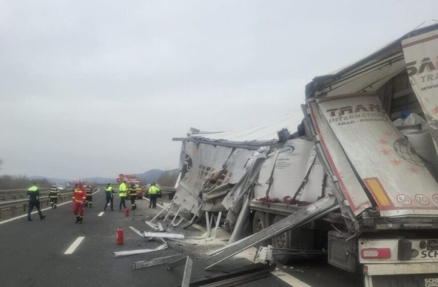 Trafic rutier oprit pe A1 Sibiu – Deva, în urma unui accident în care au fost implicate două autotrenuri