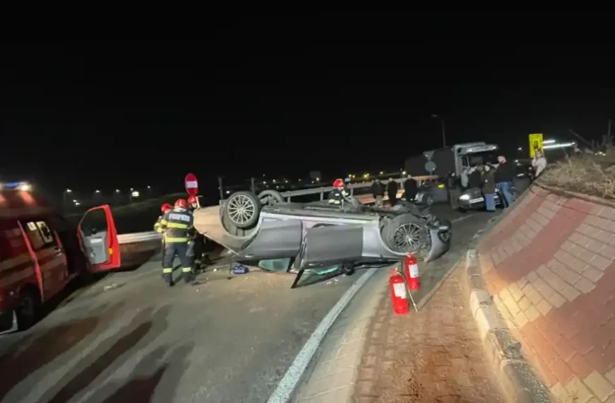 Mașină răsturnată în Sebeș, zona Kronospan. Un bărbat transportat la spital