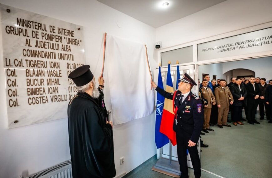 O placă onoare cu numele inspectorilor șefi, a fost dezvelită la ISU Alba. Colonelul Ovidiu Costea, decorat cu Ordinul „Credință și Unire”, de Înalt Preasfințitul Părinte Arhiepiscop Irineu al Alba Iuliei