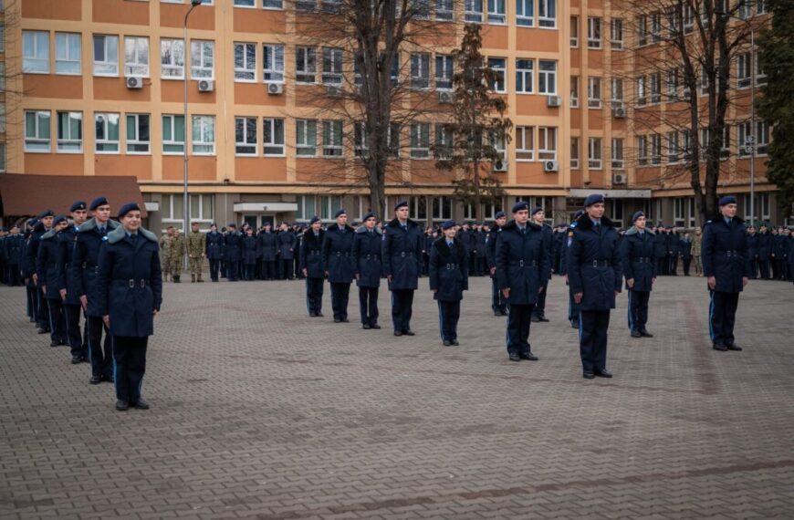 Ceremonie de avansare în grad, pentru 150 de elevi din clasele a IX-a, a X-a și a XI-a, ai Colegiului Național Militar „Mihai Viteazul” din Alba Iulia