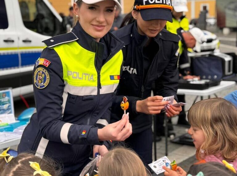 Ziua Poliției Române, sărbătorită la Alba Iulia: Ateliere pentru copii, prezentări de tehnica de intervenție, întâlnire cu cățelușele polițiște