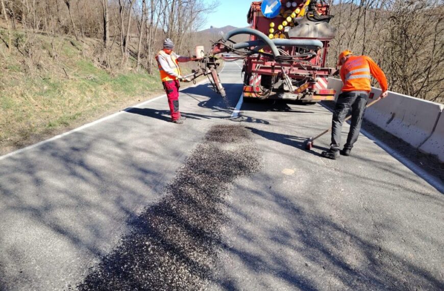 Lucrări de întreținere a carosabilului pe DN 74, între Meteș și Zlatna