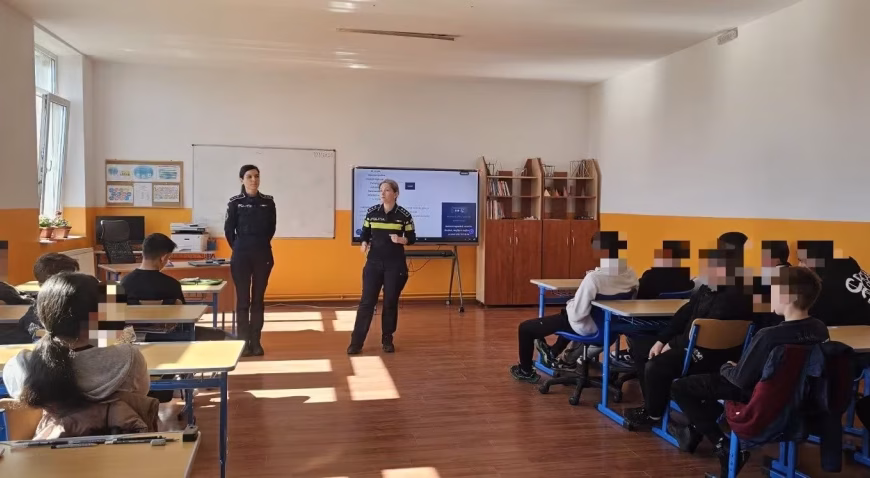 Elevii din Zlatna și Ocna Mureș, au discutat cu polițiștii despre bullying, pericolele din mediul online și consumul de droguri
