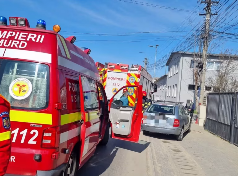Carambol cu trei mașini, pe strada Dorin Pavel din Sebeș