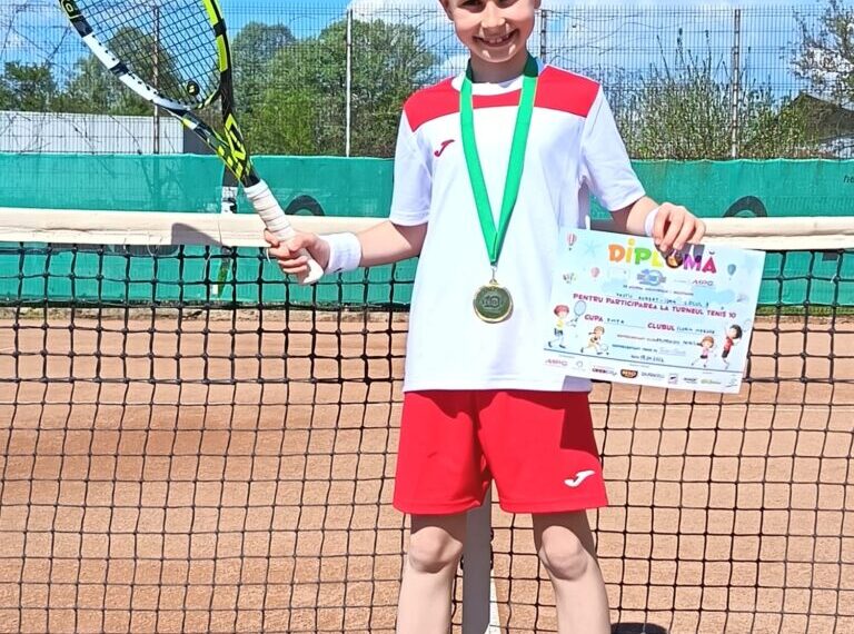 Tenismenul cugirean Robert Paștiu, a câștigat trofeul Turneului de Tennis „Florin Mergea Academy”, desfășurat la Târgu Jiu