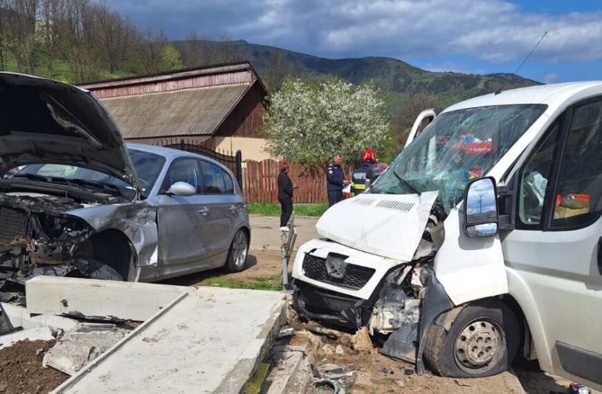 Coliziune între un autoturism și o autoutilitară la Feneș