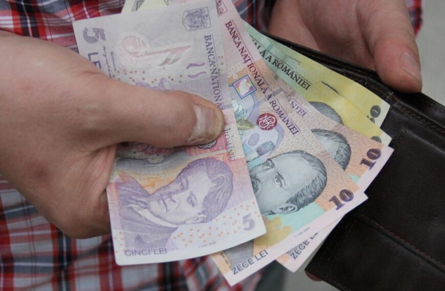 Au rămas fără bani în buzunar. Doi bărbați din Zlatna, înșelați prin „metoda îmbrățișării”