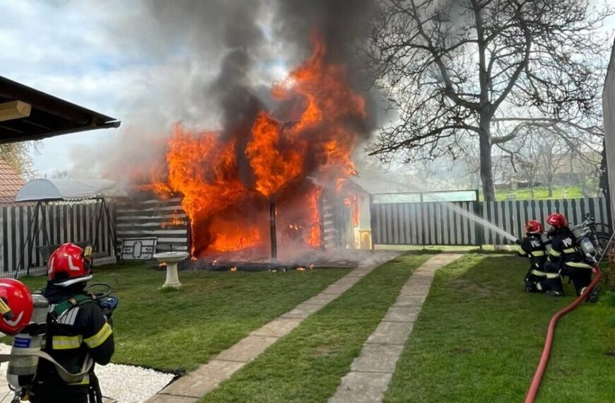 Incendiu la o locuință din Sebeș. Doi minori au suferit un atac de panică
