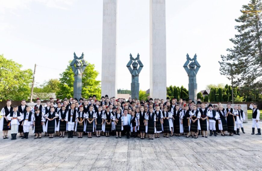 Spectacol pe Câmpia Libertății, dedicat identității românești, al cântecului popular autentic și al întâlnirii dintre generații
