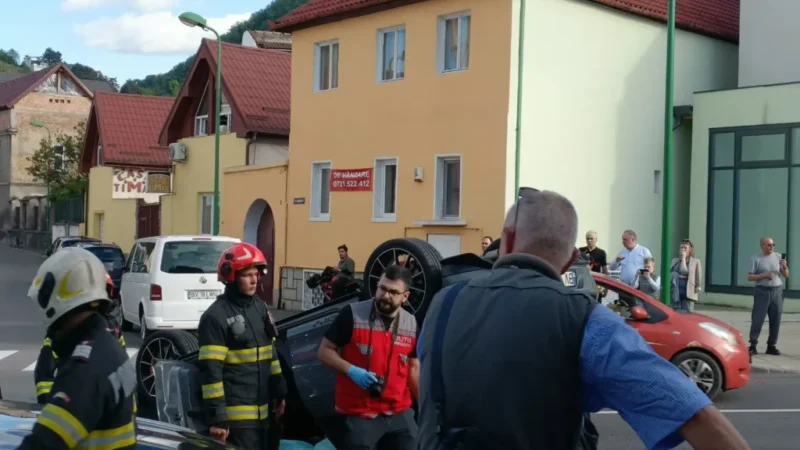 Accident grav pe strada Iuliu Maniu: mașină răsturnată