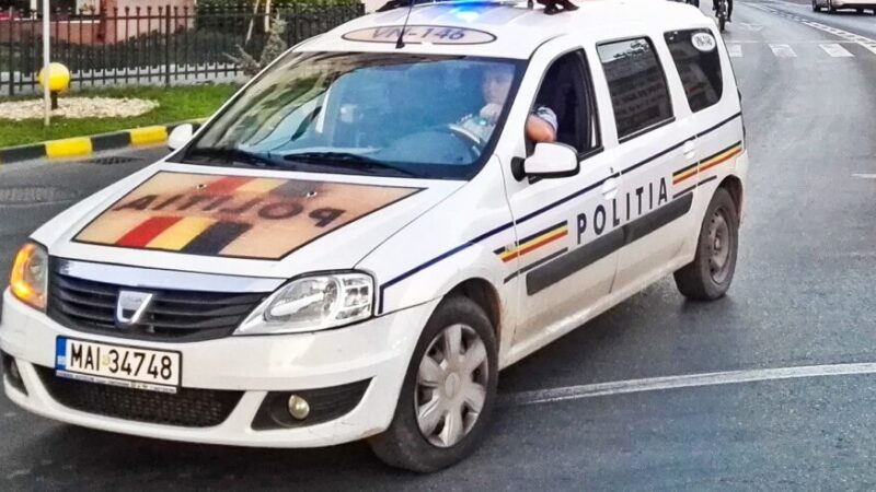 Fetiță în vârstă de 6 ani, lovită de o mașină, după ce a traversat strada printr-un loc nepermis