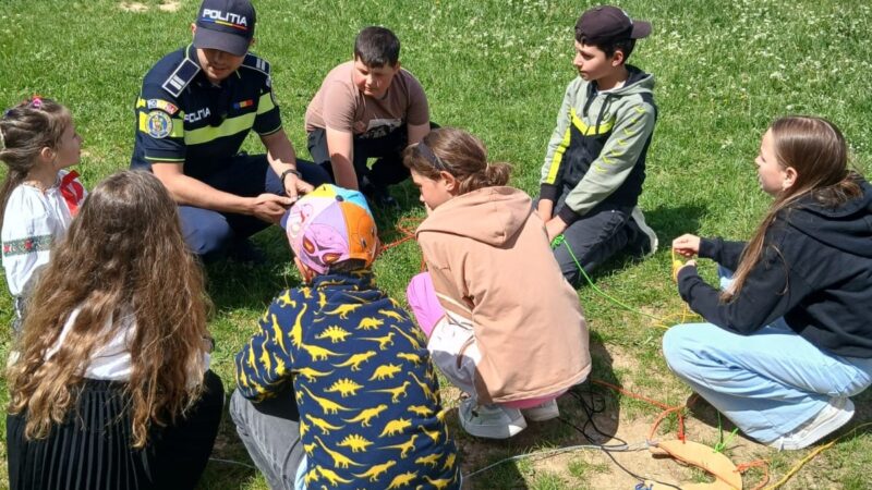 Polițiștii harghiteni promovează siguranța copiilor