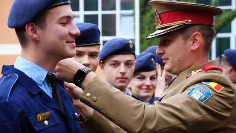 Elevii claselor a XII-a a Colegiului Național Militar „Mihai Viteazul”, și-au primit gradele onorifice de Absolvent