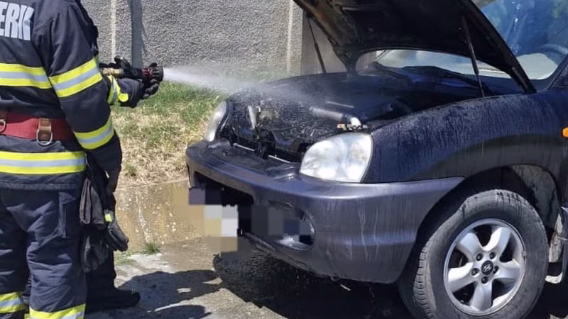Incendiu la compartimentul motor al unui autoturism, în Bucerdea Grânoasă