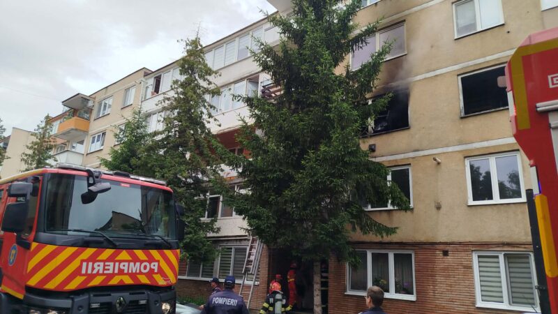 Explozie și incendiu în bloc din Odorheiu Secuiesc