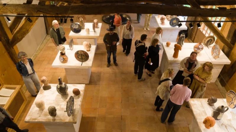 Expoziție de sculpturi și ceramice la Viscri