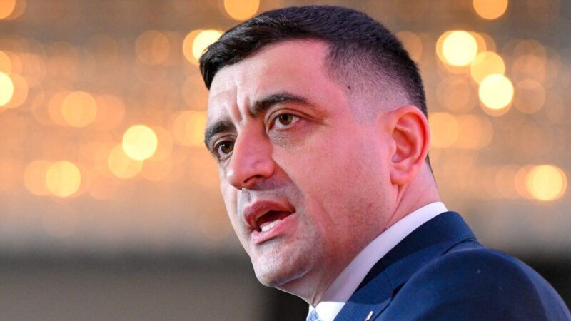 George Simion: Parlamentarii AUR părăsesc sala