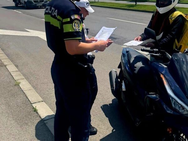 Poliția verifică scutere și motociclete