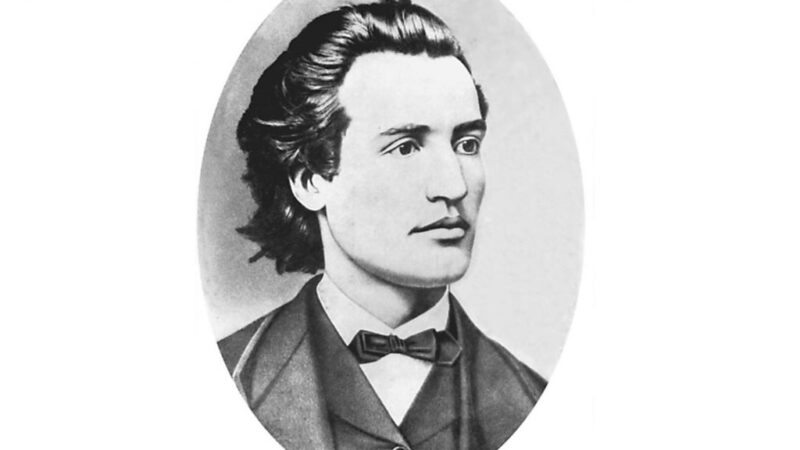 Statuia lui Mihai Eminescu, un simbol al unității