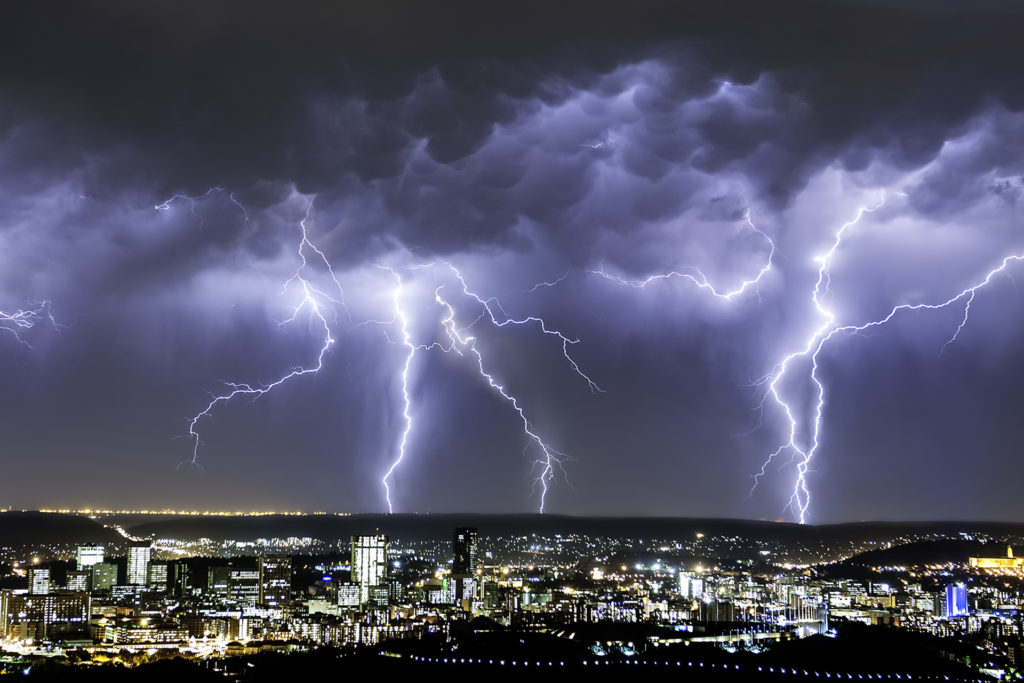 Avertizare meteo: ploi și vijelii în țară