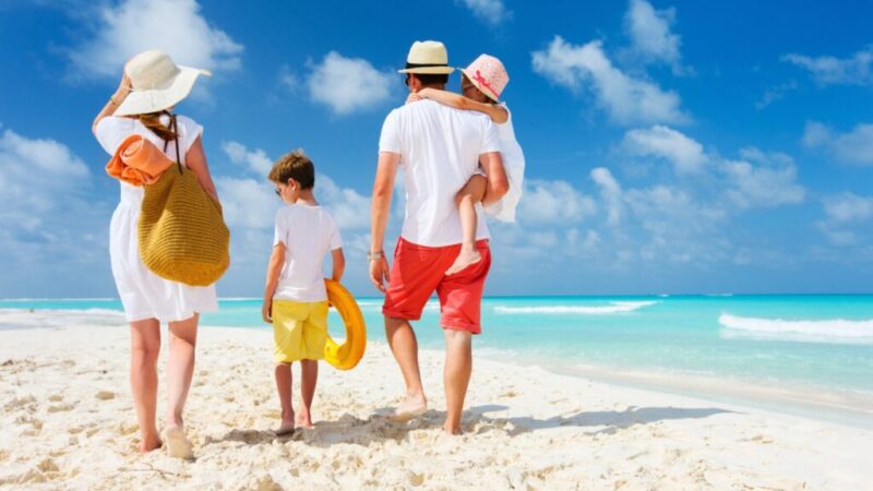 Cum să identifici o ofertă de vacanță înșelătoare: Recomandările DNSC