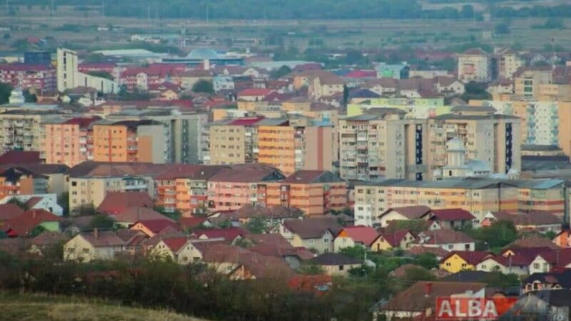Detalii despre costurile renovării a 18 blocuri din Alba Iulia pentru eficiență energetică. Contribuția bugetului local